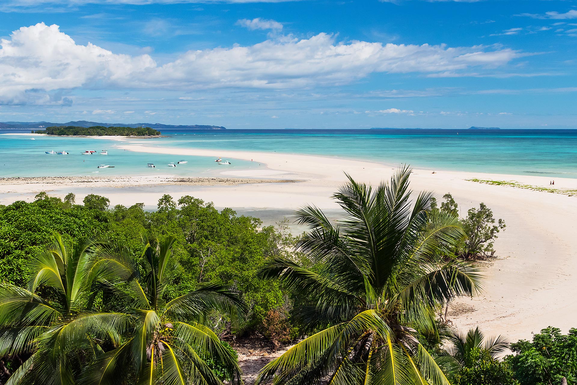 madagascar-beach-AdobeStock_154611269.jpg