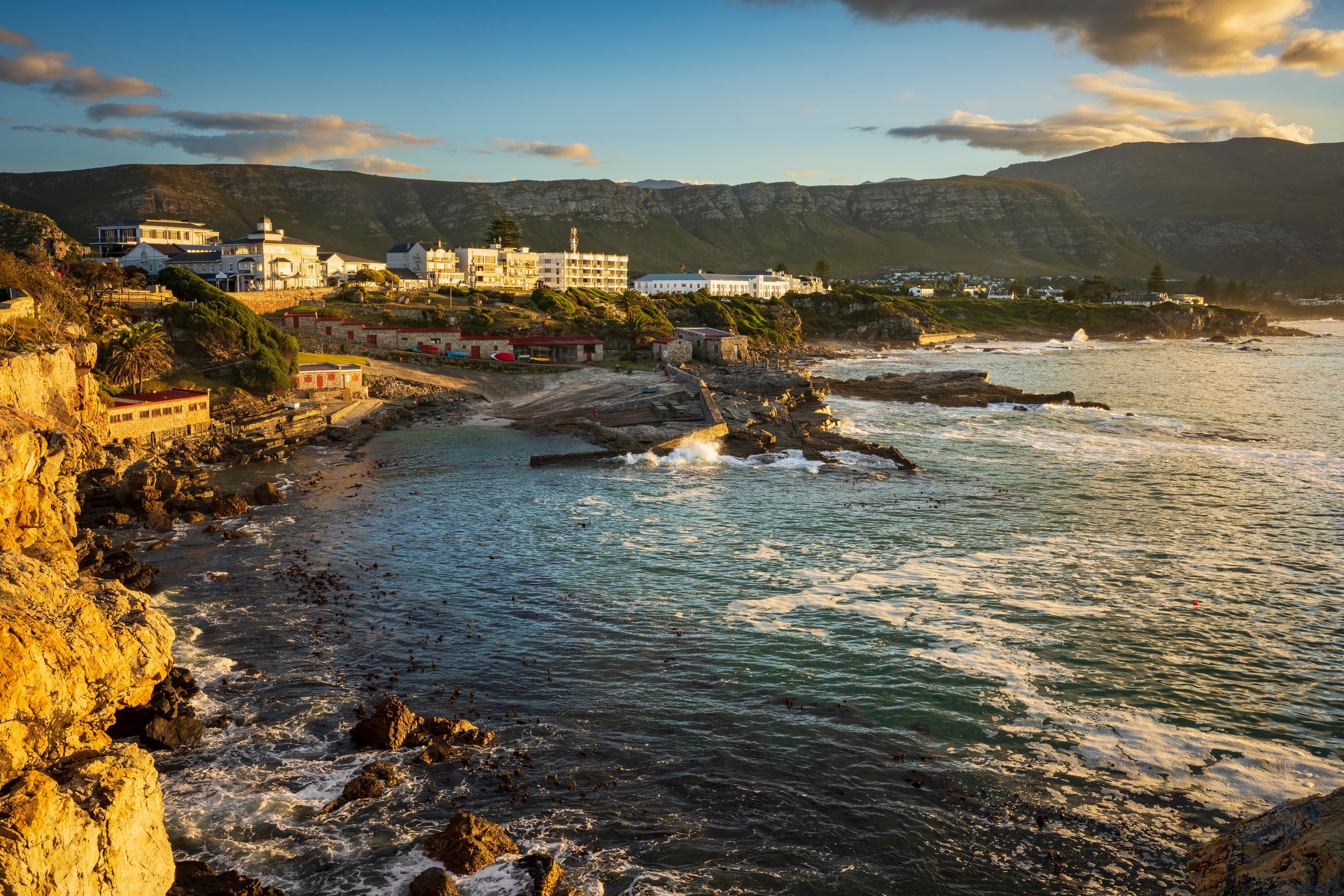 early-morning-coastal-view-from-gearings-point-of-the-rocky-hermanus-coastline-and-old-harbour-adobestock533686351-1.jpeg