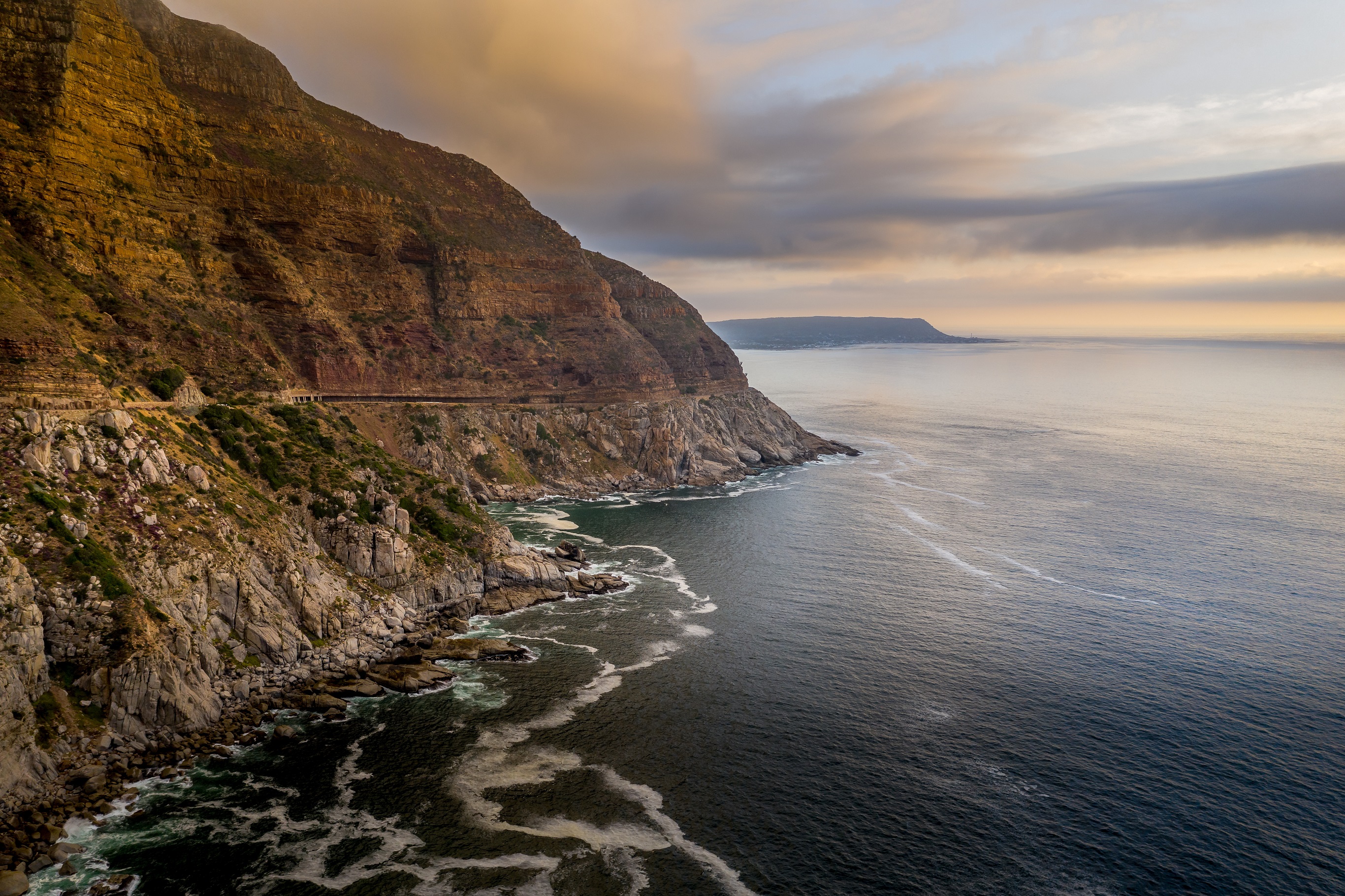 the-famous-chapmans-peak-near-hout-bay_235430719.jpeg