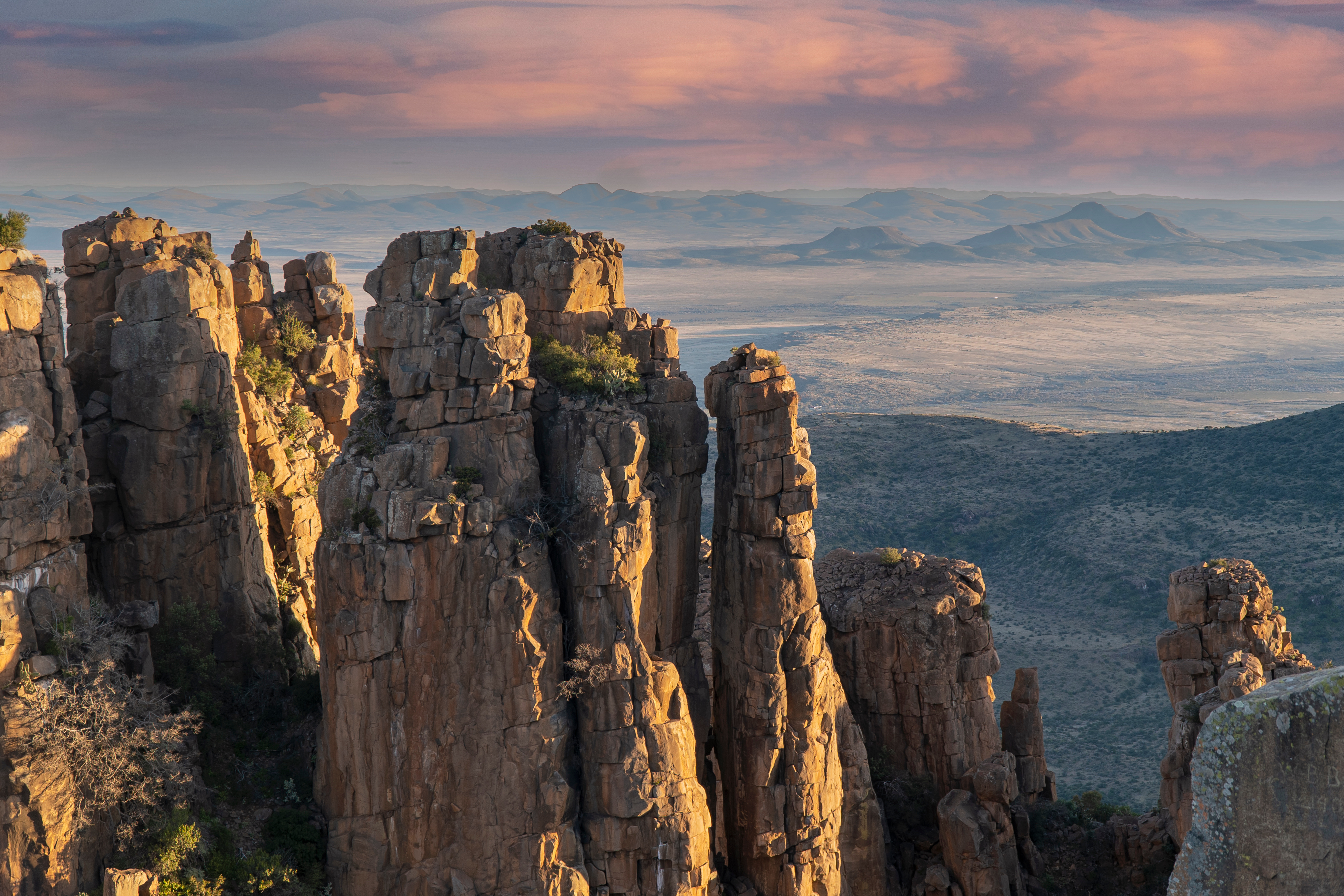 valley-of-desolation-in-graaff-reinet-south-africa-adobestock534597186-1.jpeg